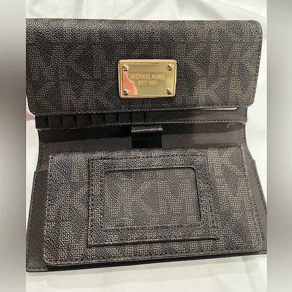 Michael Kors Brown Trifold Wallet with Matching Checkbook Insert - Picture 1 of 7